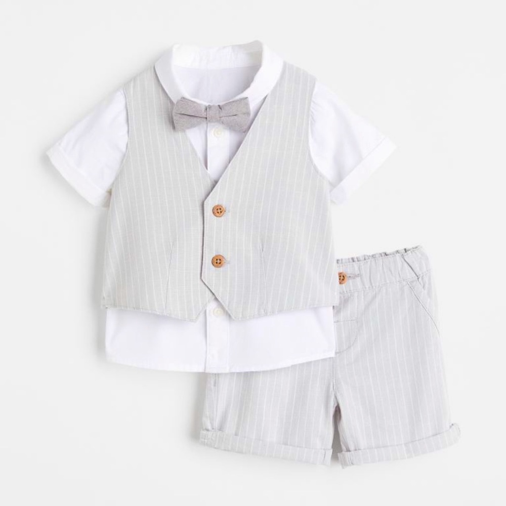 Set with a shirt in woven cotton fabric with a bow tie, vest, and shorts